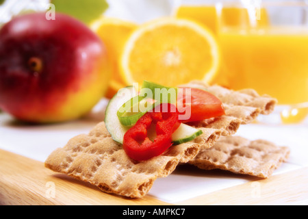 Knusprige Brot mit Gemüse, Nahaufnahme Stockfoto