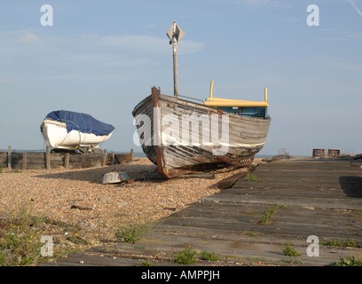 Angelboote/Fischerboote, viel Strand, Kent, England Stockfoto
