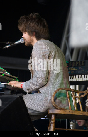 Sänger und Keyboarder Fyfe Dangerfield von Trottellummen auf Wychwood Festival 2007 Stockfoto