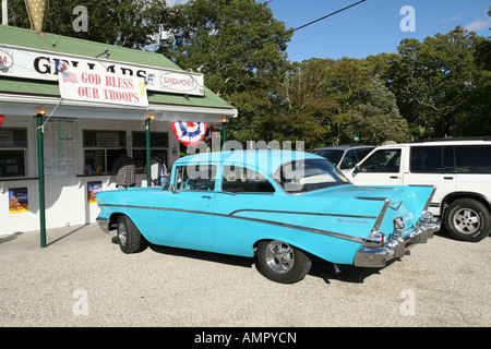 Klassische 57 Chevy American Auto vor Eis stehen Manomet New England Massachusetts USA Vereinigte Staaten von Amerika Stockfoto