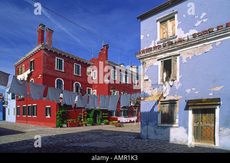 Häuser und Wäscheleine, Insel Burano, venezianische Lagune, Italien Stockfoto