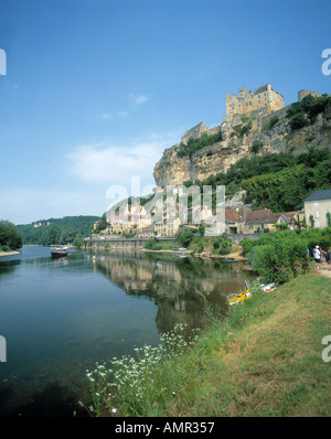 Fluss Dordogne Beynac et Cazenac Nouvelle-Aquitaine Dordogne Frankreich Stockfoto