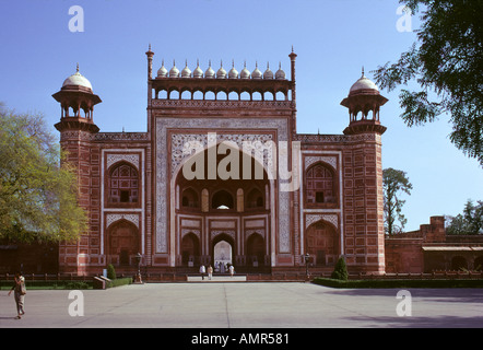 Eingang Torhaus schloss oder Mausoleum Taj Mahal Agra Uttar Pradesh Indien berühmtesten Gebäude der Welt Stockfoto