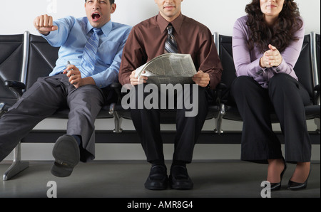 Geschäftsleute im Wartebereich Stockfoto