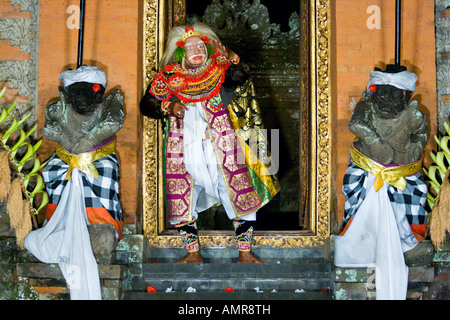 Alter Mann Maske Tanzpalast Ubud Bali Indonesien Stockfoto