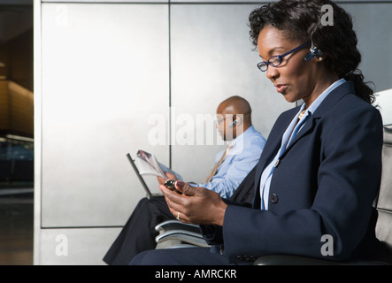 Afrikanische Unternehmer im Wartebereich Stockfoto