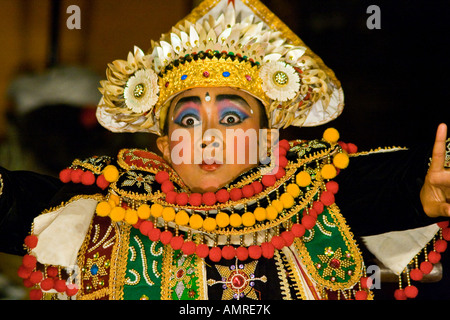 Krieger Tänzerin Ubud Palast Leistung Bali Indonesien Stockfoto