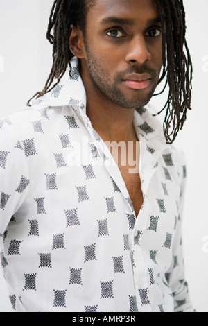 Afrikanischer Mann mit dreadlocks Stockfoto