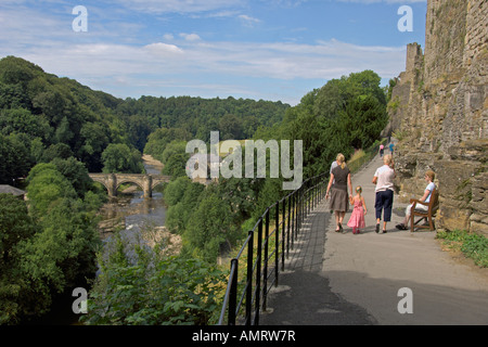 Fluß Swale Schloss Spaziergang Richmond North Yorkshire August 2006 Stockfoto