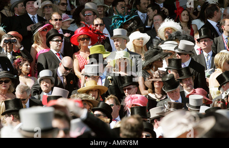 Andrang an der Epsom Downs Pferderennen, Großbritannien Stockfoto