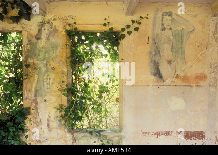 Gemälde an der Innenwand der Hütten auf der ehemaligen Insel Farm Prisoner Of War Camp 198 spezielle Lager XI an Bridgend South Wales UK Stockfoto