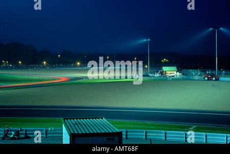 Le Mans-Rennstrecke in der Nacht Stockfoto