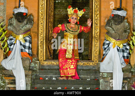 Frau Tänzerin Legong Leistung Ubud Palast Bali Indonesien Stockfoto