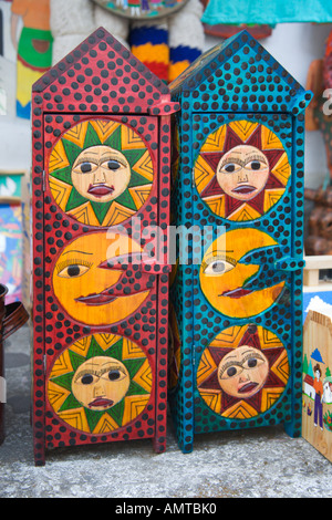 Nahaufnahme von farbenfrohen Kunsthandwerk Souvenirs auf einen Stall in der Stadt San Salvador angezeigt die Republik El Salvador Zentralamerikas Stockfoto