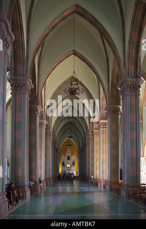 Innenraum des Doms am wichtigsten Platz Plaza Colon in Santa Ana Stadt der Republik El Salvador Mittelamerika Stockfoto