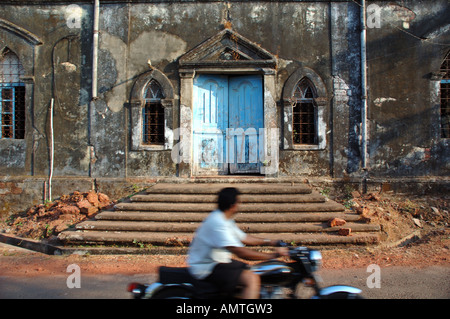 Indien, Goa, Panjim, verfallenden Verkleidung eines portugiesischen Palastes Stockfoto