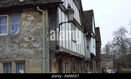 Tudor Haus mit Laterne in Lacock, Wiltshire, England, uk. Stockfoto