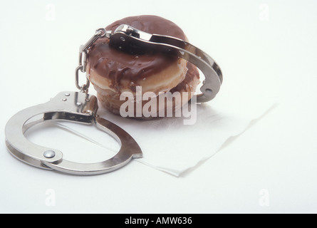 Donuts mit Handschellen gefesselt Stockfoto