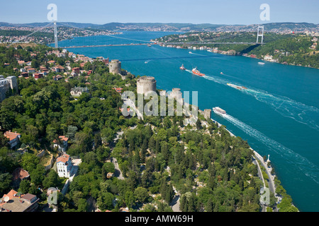 Festung Europa und Fatih Sultan Mehmet-Brücke über den Bosporus Antenne Istanbul 2010 europäische Hauptstadt der Kultur der Türkei Stockfoto