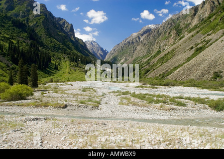 Tal am Ala Archa Nationalpark, Tian Shan, Kirgisistan Stockfoto