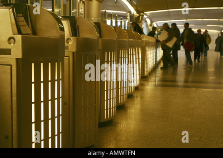 Eingang der u-Bahn station St. Lazare, Frankreich, Paris Stockfoto