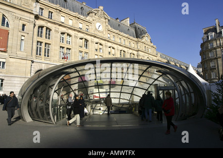 Eingang der u-Bahn station St. Lazare, Frankreich, Paris Stockfoto