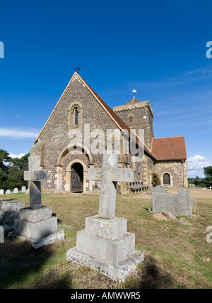 St. Martha s Norman Church auf der North Downs Way in der Nähe von Guildford UK Stockfoto