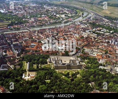 Residenz, Residenz, Hofgarten und Altstadt, im Hintergrund Main, Deutschland, Bayern, Oberfranken, Oberfranken, Würzburg Stockfoto