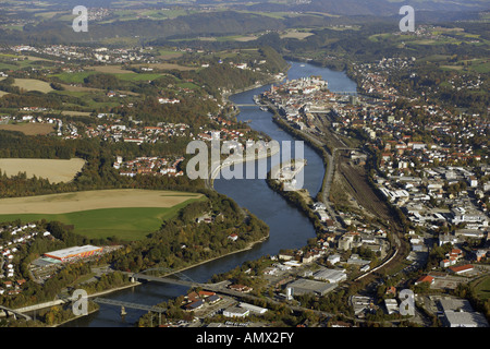 Zusammenfluss von Donau (links) und Inn (rechts) in Passau, Altstadt, Niederbayern, Niederbayern, Passau Stockfoto