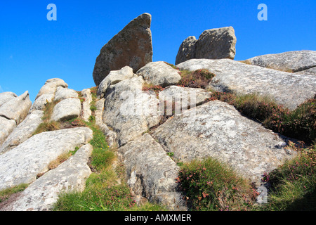 Felsbrocken auf Küste, Pointe du Millier, Finistere, Bretagne, Frankreich Stockfoto