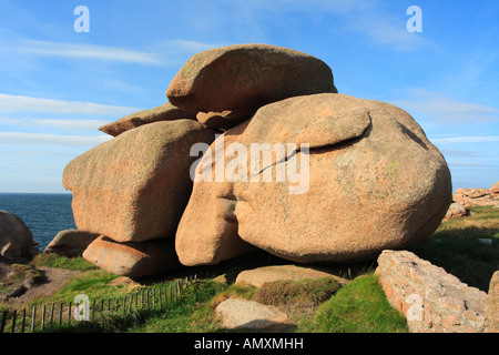 Felsen an der Küste Ploumanac'h Côte de Granit Rose Cote d ' Armor Brittany France Stockfoto