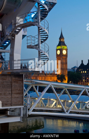 Riesenrad mit Glockenturm im Hintergrund, Millennium Wheel, Big Ben, City of Westminster, London, England Stockfoto