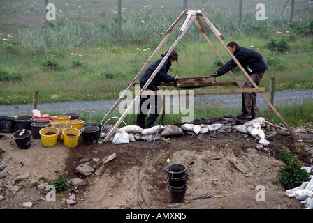 Arbeiten an aktiven Archäologen Graben Scatness Eisenzeit Dorf Shetland-Inseln Schottland Großbritannien Großbritannien Europa Stockfoto