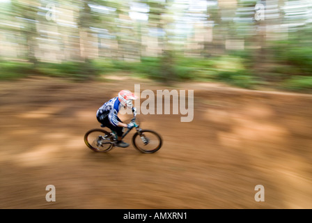 Bild CREDIT DOUG BLANE Betten Fat Trax Mountainbike im Bikepark bei Rowney Warren Chicksands Bedfordshire Stockfoto