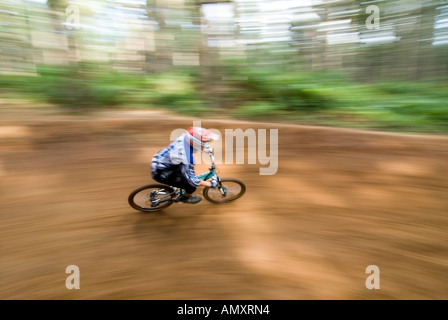 Bild CREDIT DOUG BLANE Betten Fat Trax Mountainbike im Bikepark bei Rowney Warren Chicksands Bedfordshire Stockfoto