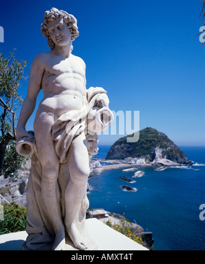 Niedrigen Winkel Ansicht der Statue, Italien Stockfoto