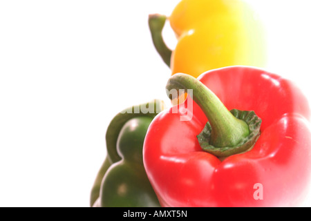 Nahaufnahme von roten, gelben und grünen Paprika Stockfoto