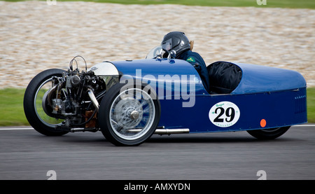 1928 Morgan Super Aero, mit Fahrer Sue Darbyshire, bei Goodwood Revival, Sussex, UK. Stockfoto