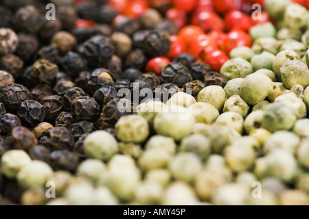 weißer, roter und schwarzer Pfeffer, close-up Stockfoto