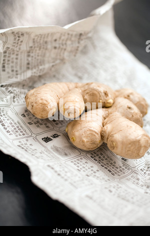 Nahaufnahme des Ingwers auf Papier Stockfoto