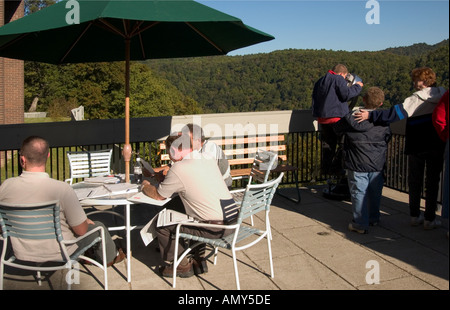 Studieren wie Touristen Tal am Hawks Nest State Park West Virginia USA anzeigen Stockfoto