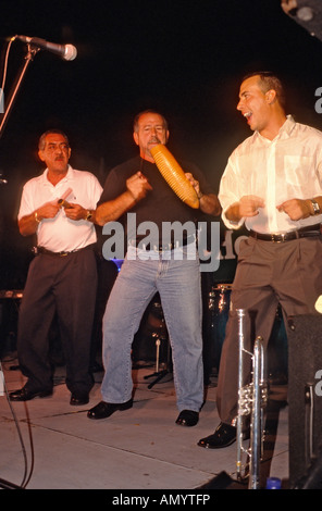 Kubanische Band, die erklingt in einer Nachbarschaft Festival in Coconut Grove Miami Florida USA Stockfoto