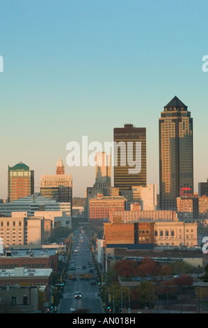 USA, IOWA, Des Moines: Morgen Stadt Blick entlang der Locust Street vom Kapitol Sonnenaufgang Stockfoto