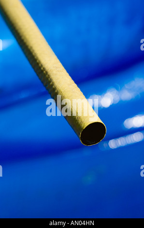 Gelbe Gummi-Schlauchleitung Stockfoto