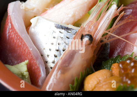 Gemischte Sashimi auf Reis Stockfoto