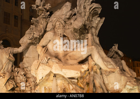 Ein Detail des Brunnens Vierströmebrunnen (Fontana dei Quattro Fiumi) Piazza Navona, Rom, Latium, Italien. Stockfoto