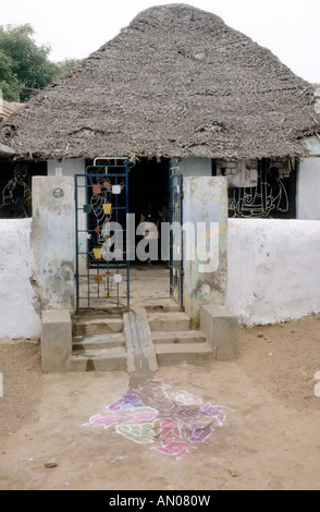 Südindien Tamil Nadu Pongal Festival zeremonielle Haus Eintrag Kreidezeichnungen Stockfoto