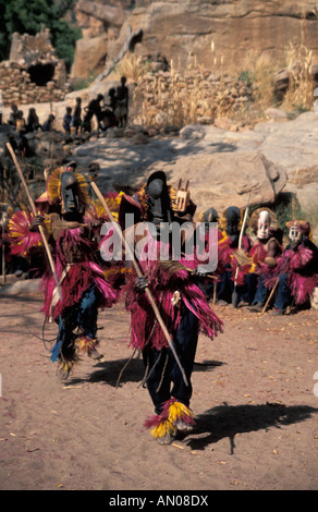 Mali-Dama-Festival in Ireli Local Caption maskierte Tänzer Stockfoto