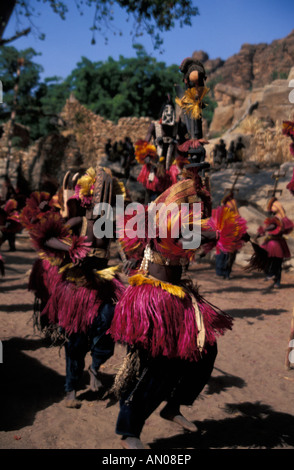 Mali-Dama-Festival in Ireli maskierten Tänzer Stockfoto