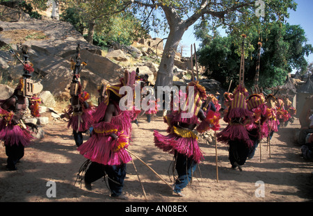 Mali-Dama-Festival in Ireli maskierten Tänzer Stockfoto